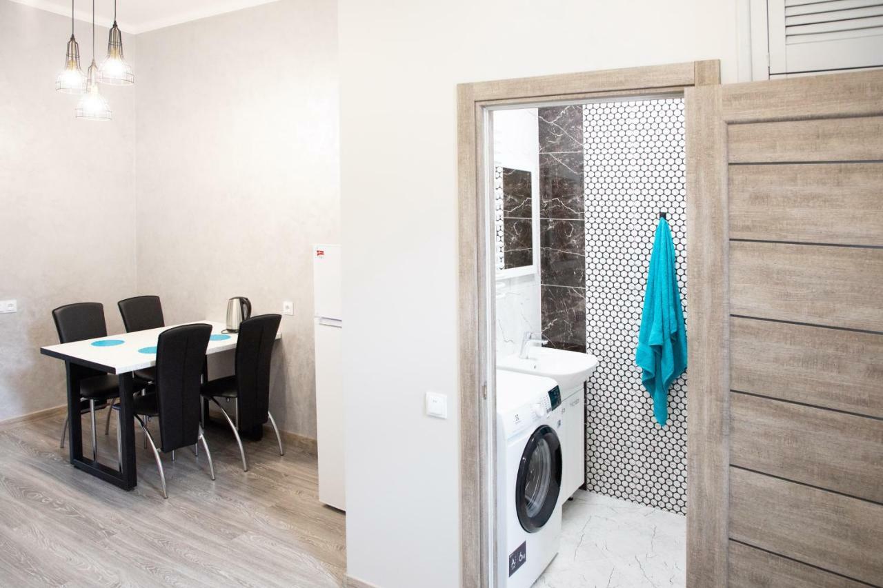Kit Apartament Leilighet Lviv Eksteriør bilde