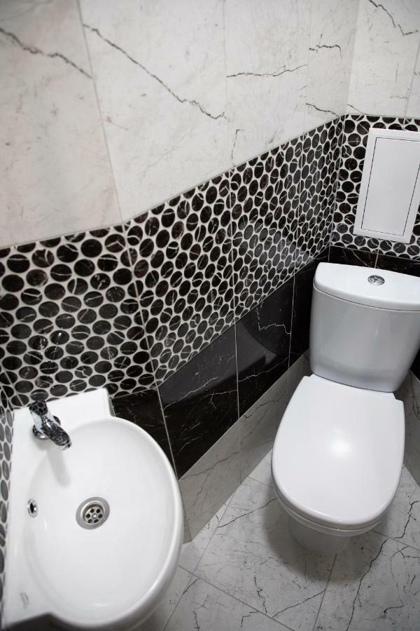 Kit Apartament Leilighet Lviv Eksteriør bilde