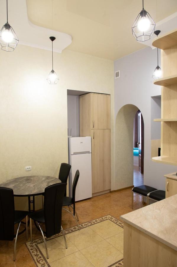 Kit Apartament Leilighet Lviv Eksteriør bilde