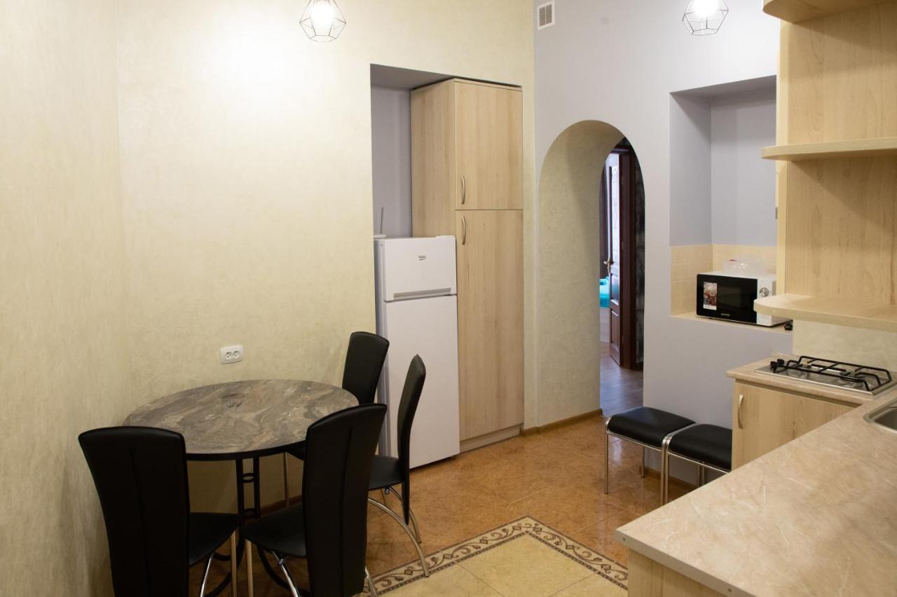 Kit Apartament Leilighet Lviv Eksteriør bilde