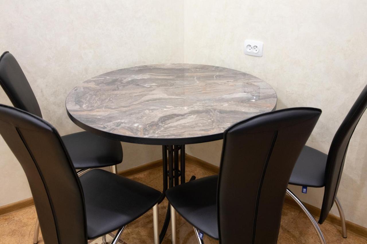 Kit Apartament Leilighet Lviv Eksteriør bilde